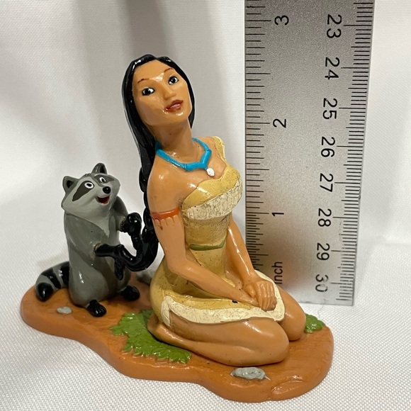3” Disney Pocahontas Vintage Meeko doing Pocahontas’ hair figure excellent cond - Picture 6 of 7